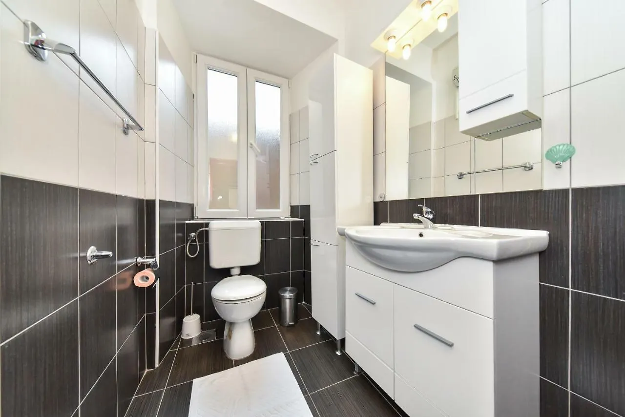 Old Town Jacuzzi Suite Zara