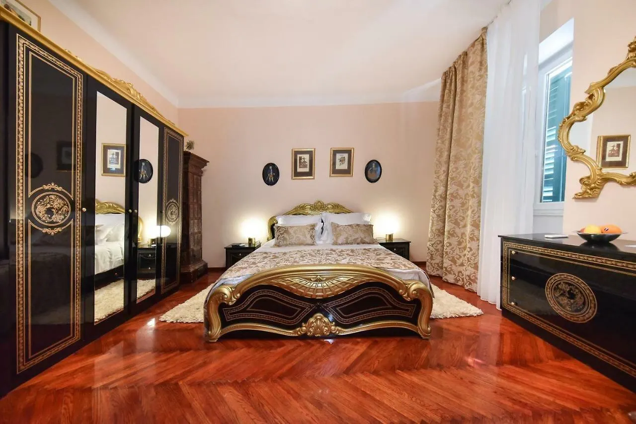 Old Town Jacuzzi Suite Zara Affittacamere