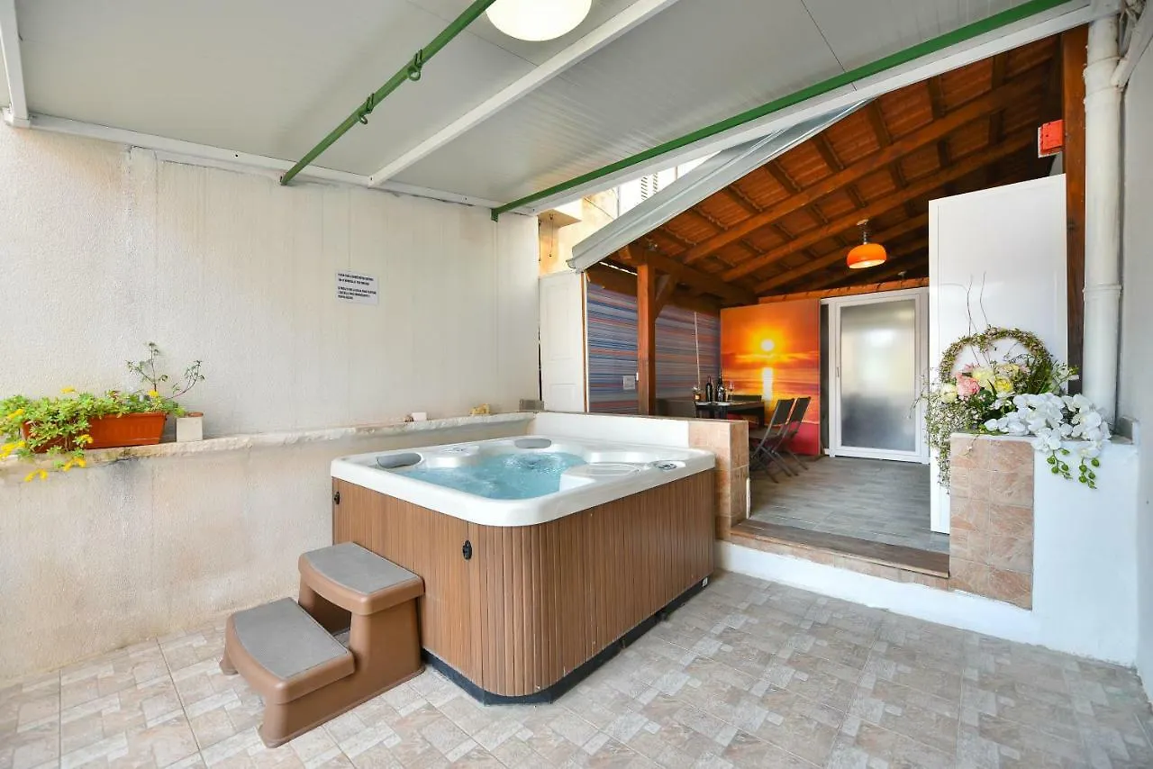 Affittacamere Old Town Jacuzzi Suite Zara